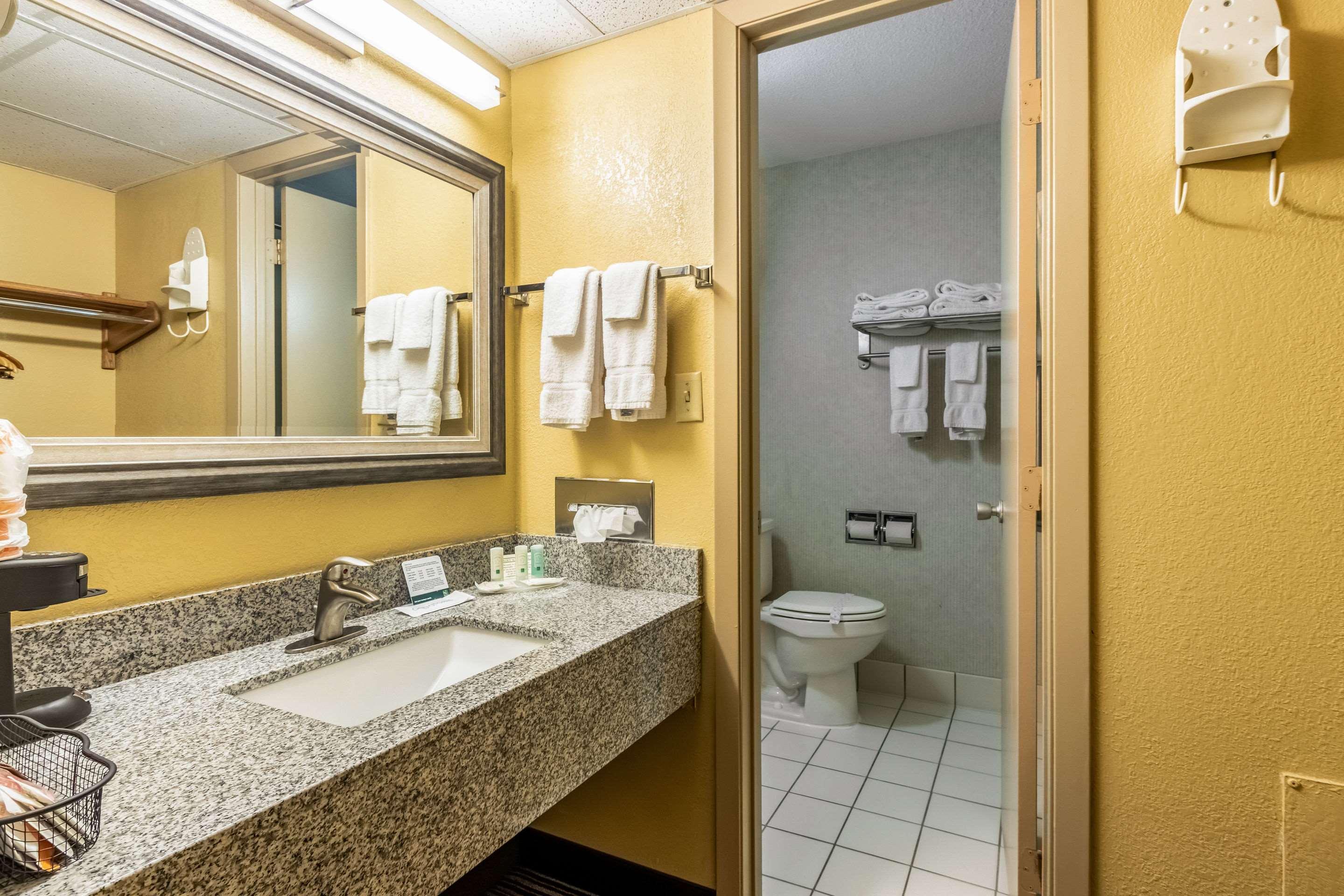 Quality Inn Newton At I-80 المظهر الخارجي الصورة