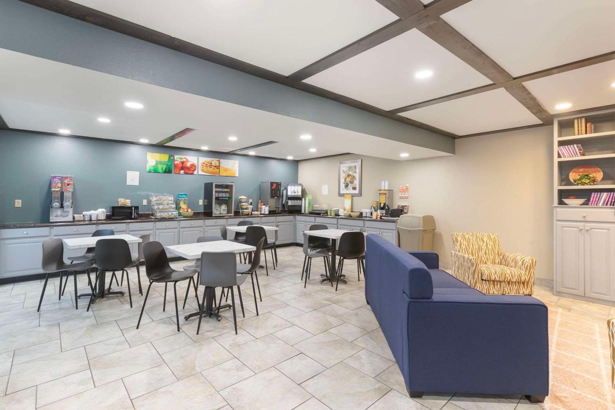 Quality Inn Newton At I-80 المظهر الخارجي الصورة