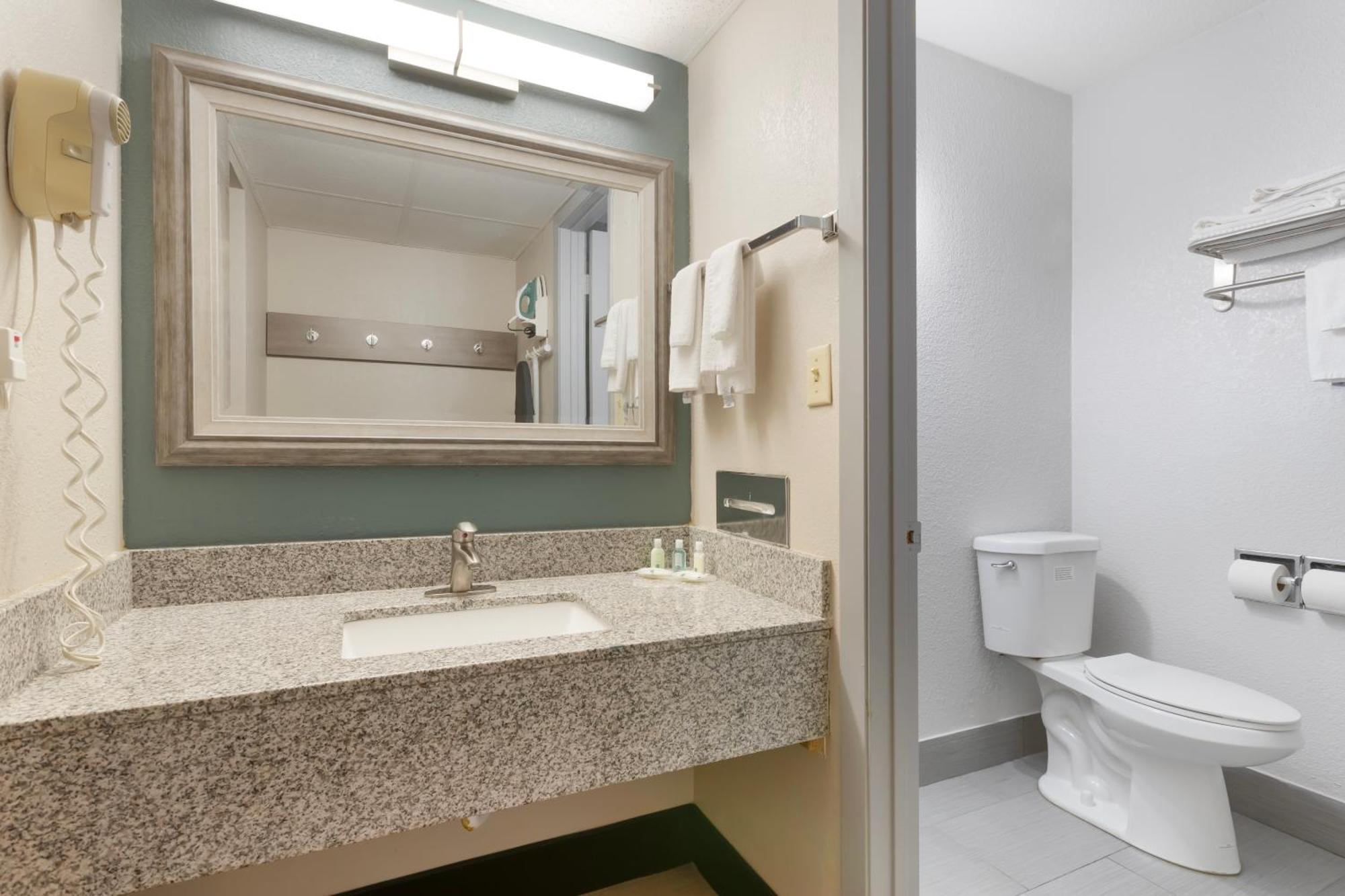 Quality Inn Newton At I-80 المظهر الخارجي الصورة